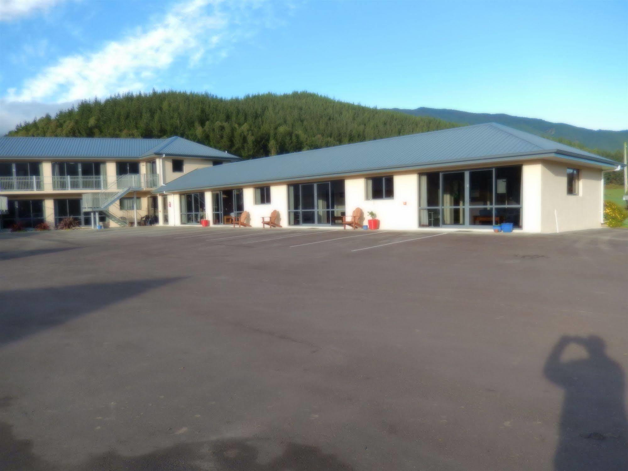 Linkwater Motel And Backpackers Eksteriør bilde
